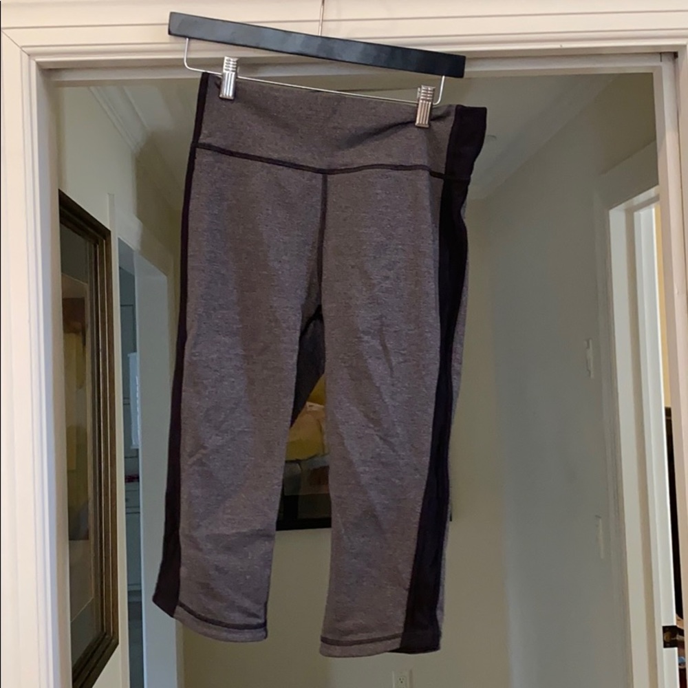 Lululemon crop leggings — size 8